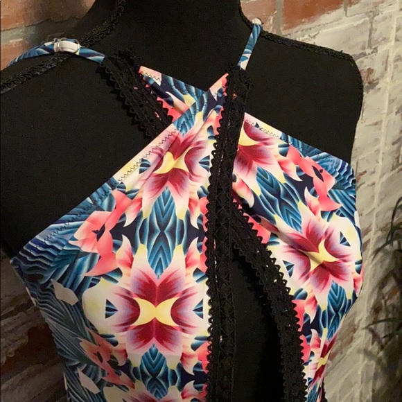 Swimsuit 💦💦 - Picture 2 of 3